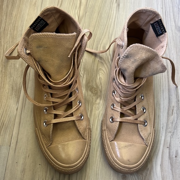 Converse High Top Chuck Taylor Sneakers - Women’s Size 6 - Tan Color - Picture 5 of 5